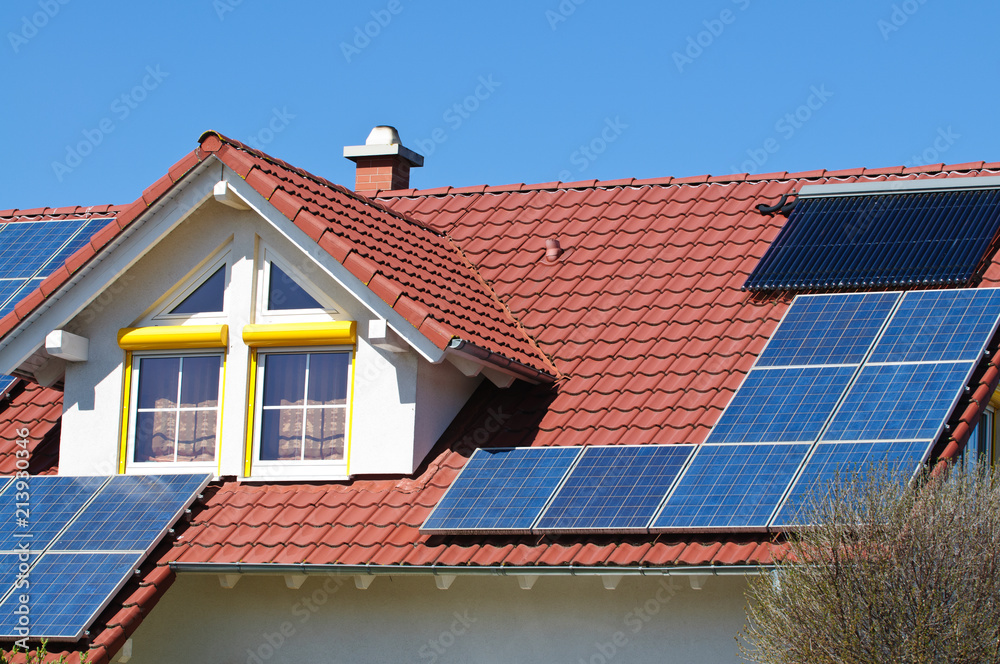 Wohnhäuser mit Solaranlagen
