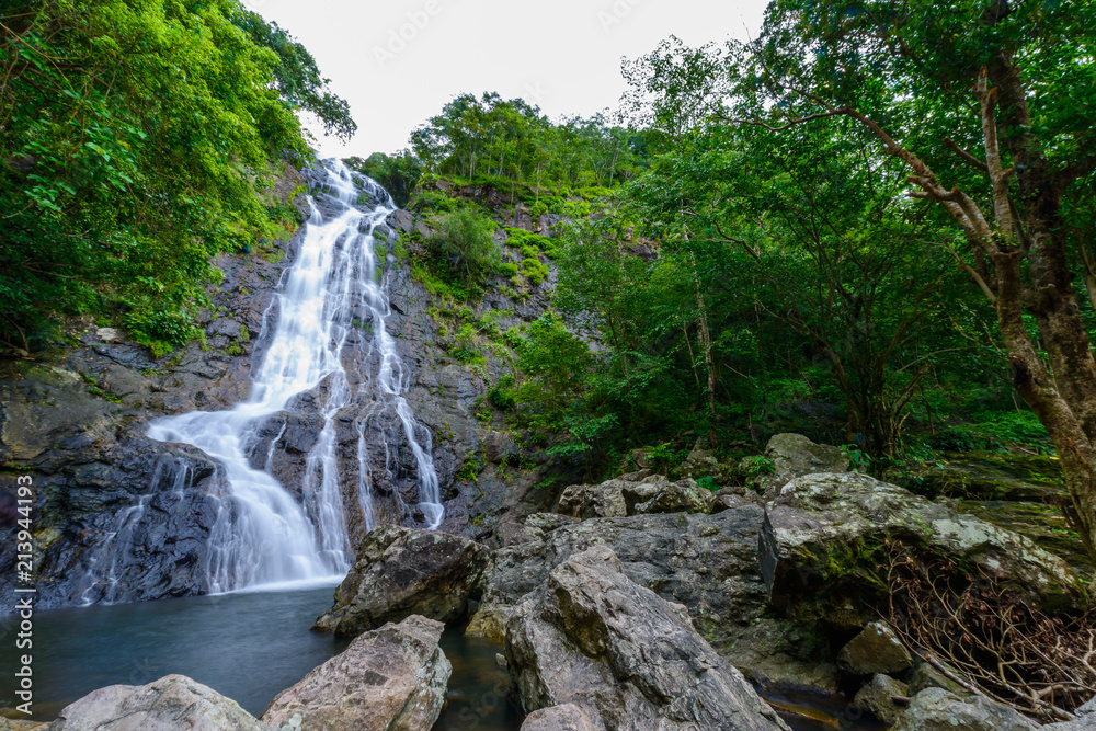 Fototapeta premium tropical nature in sarika waterfall at nakhon nayok, Thailand