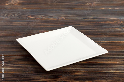 Obraz na płótnie Perspective view A square plate on the white wooden table
