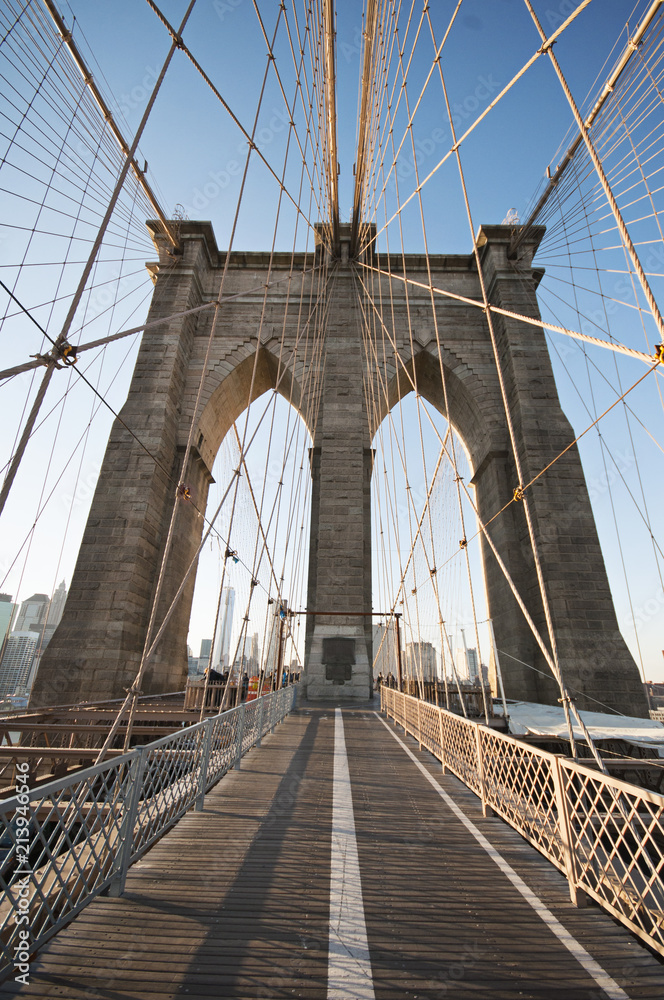 Fototapeta premium Brooklyn Bridge in Manhattan, New York City