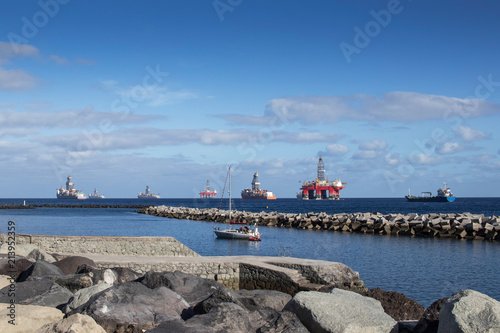 Obraz na płótnie View of power energy platforms in Tenerife coast, Spain. w salonie