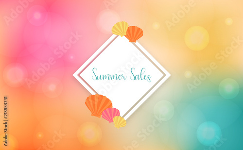 Banner saldi estivi con icone di conchiglie su sfondo colorato