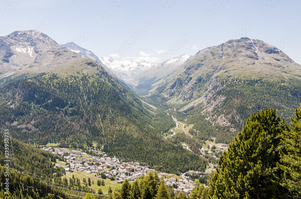 Fototapeta premium Pontresina, Val Roseg, Roseggletscher, Sellagruppe, Sellagletscher, Piz Bernina, Piz Sella, Corvatsch, Val Bernina, Oberengadin, Wanderweg, Alpen, Graubünden, Sommer, Schweiz