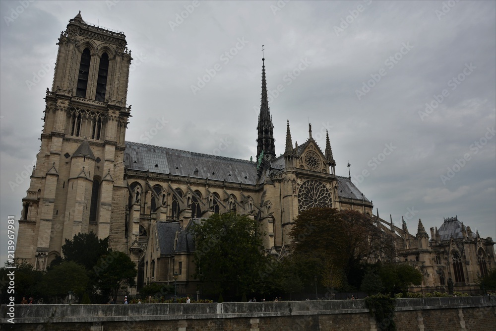 Notre Dame de Paris in the late afternoon Notre Dame de Paris in the late afternoon