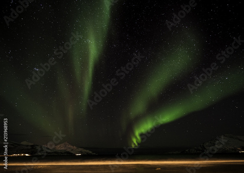 Obraz na płótnie Northern light dancing across starry sky in Norway w salonie