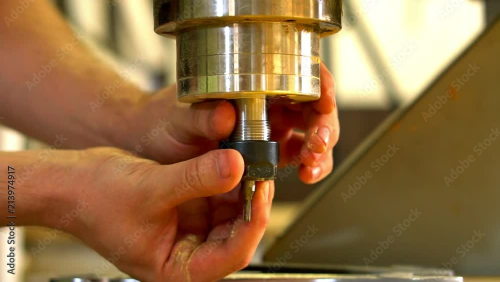 Replacement of the milling cutter in the spindle. Replacement of the milling cutter in the spindle.