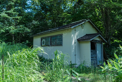 山中の閉鎖された小屋