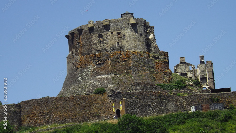 Donjon du château de Murol en Auvergne 