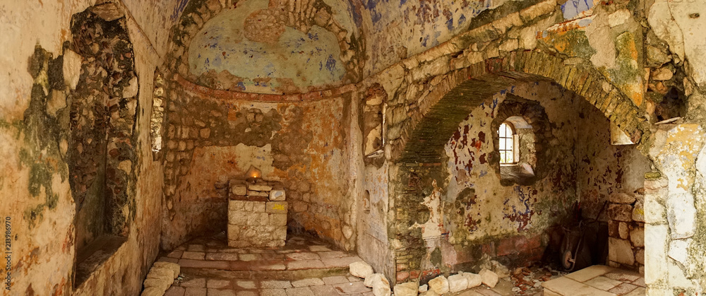 Fototapeta Stary zaniechany kościół w Kotor, Montenegro.