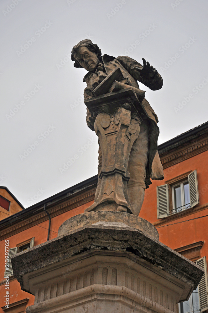 Obraz premium Italy, Bologna Ugo Bassi statue in Ugo Bassi street.