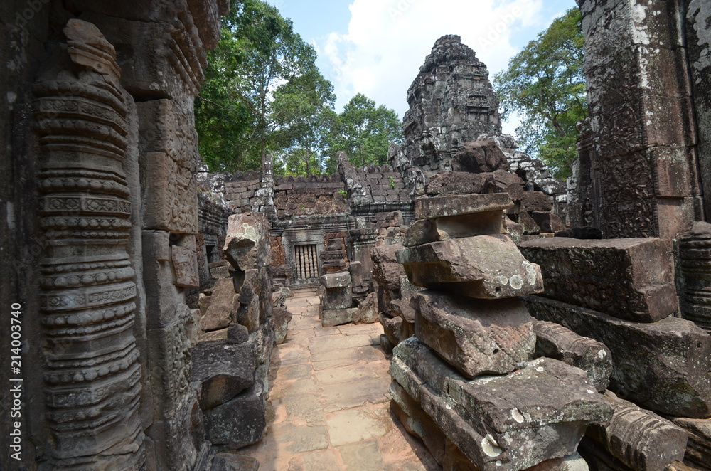 Fototapeta premium cambodia ancient hindu temple angkor ruins stone asia