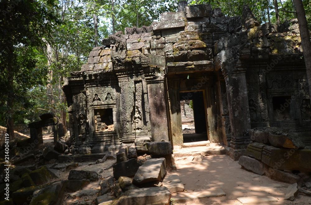 Fototapeta premium cambodia ancient hindu temple angkor ruins stone asia