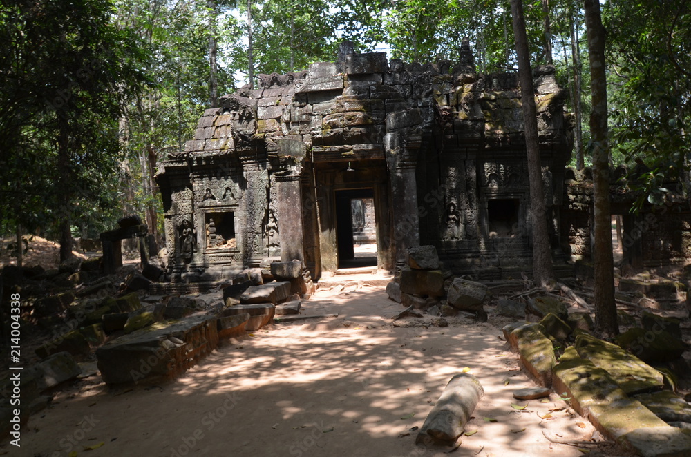 Fototapeta premium cambodia ancient hindu temple angkor ruins stone asia