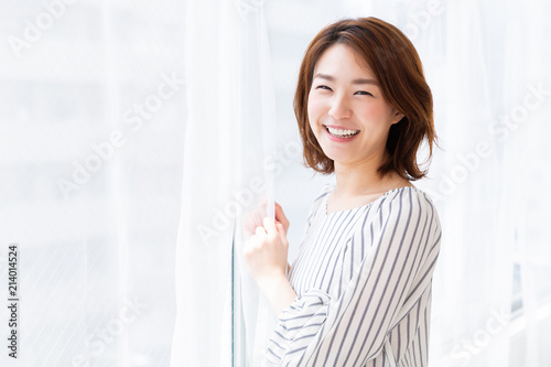 リラックスする女性 Free Download リラックスする女性 - GFXLoad
