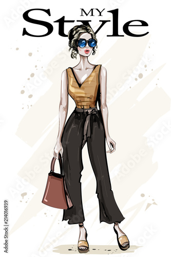 Hand drawn young beautiful woman with bag. Fashion woman in sunglasses. Stylish girl. Sketch. Vector illustration.