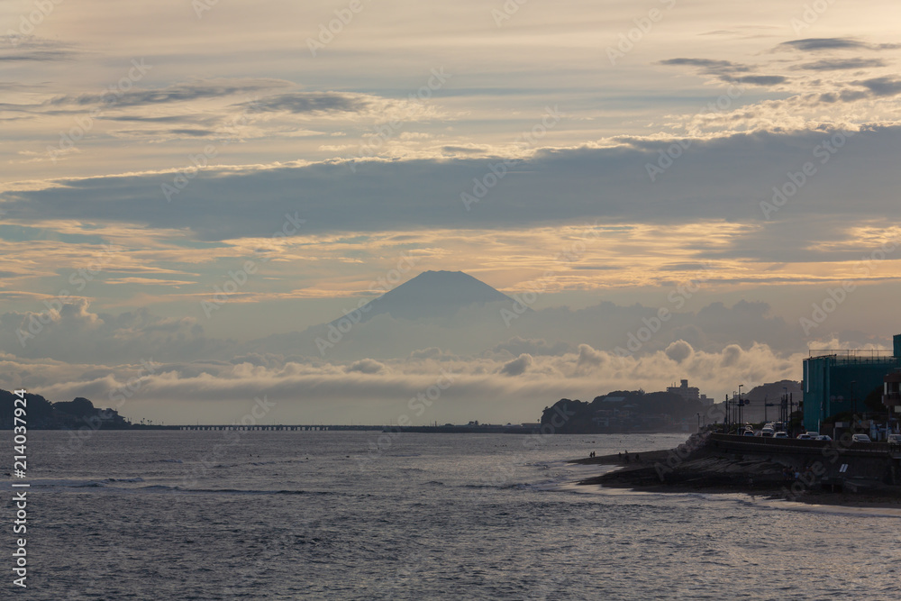 鎌倉市稲村ケ崎から夕焼け富士山