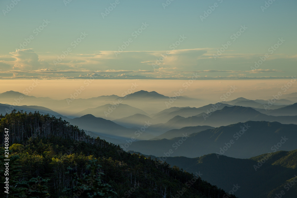 国師ヶ岳から夜明けの山々