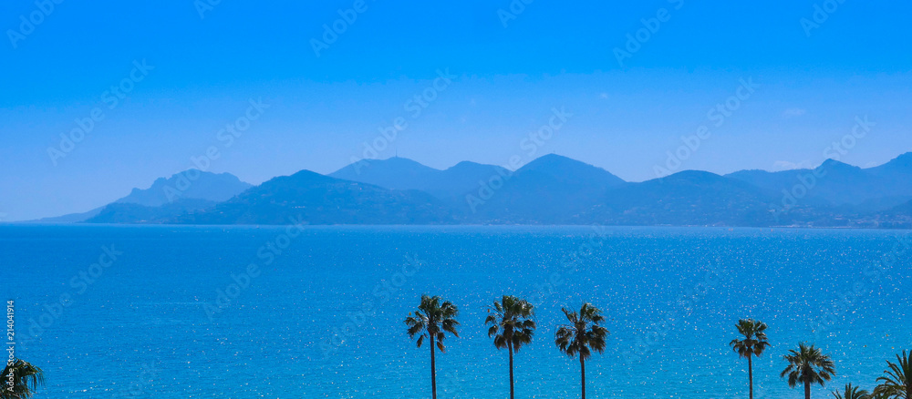 Fototapeta premium Obrazek port Cannes stary miasto przy Francuskim Riviera, Francja