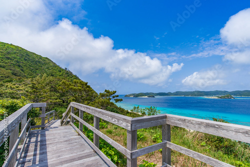 沖縄県 阿嘉島　ニシ浜展望台からの景色 © chokolia