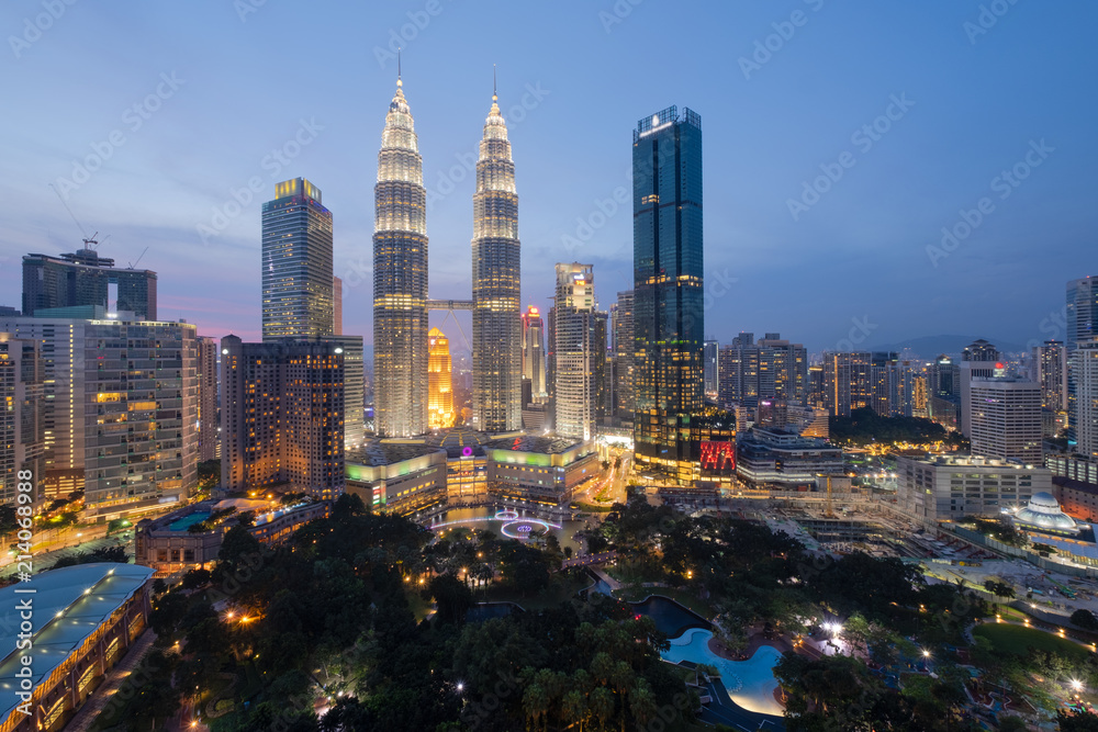 Fototapeta premium Top view of Kuala Lumpur skyline at dawn