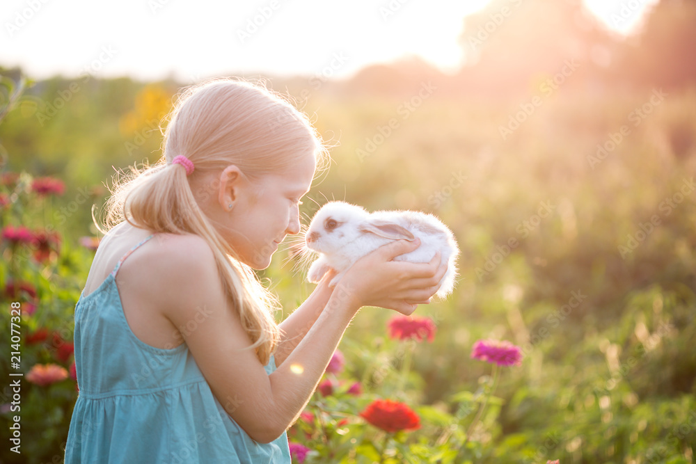 Obraz premium dziewczyna i królik