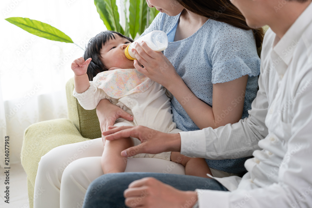 Fototapeta premium 家族イメージ、ミルク、ご飯、食事