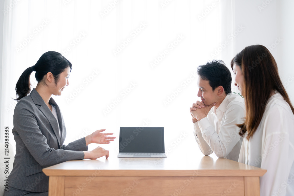 保険のイメージ、夫婦