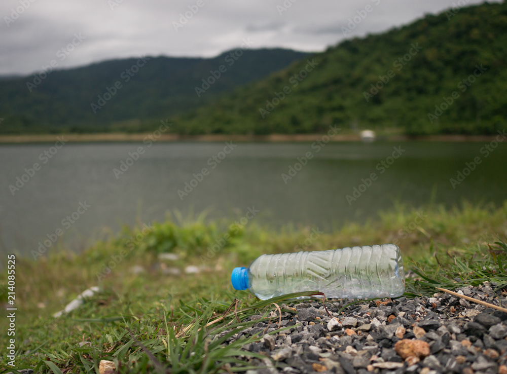 Obraz premium Plastic bottle is dumped by tourists