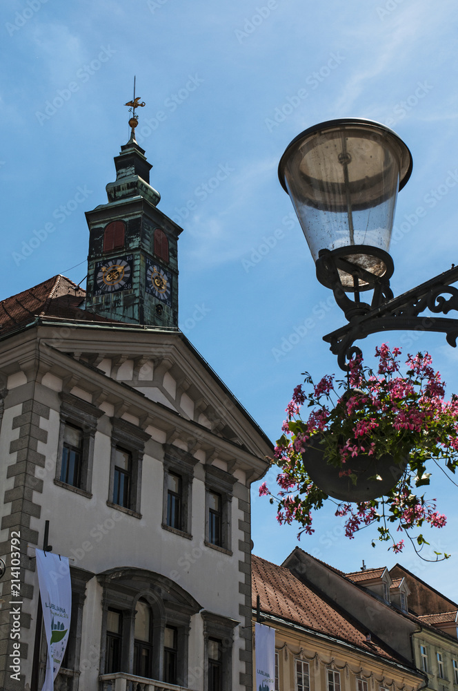Slovenia, 24/06/2018: vista del municipio di Lubiana (Mestna hiša, Magistrat o Rotovž), la sede del Comune costruita nel tardo XV secolo dal capomastro Peter Bezlaj Slovenia, 24/06/2018: vista del municipio di Lubiana (Mestna hiša, Magistrat o Rotovž), la sede del Comune costruita nel tardo XV secolo dal capomastro Peter Bezlaj