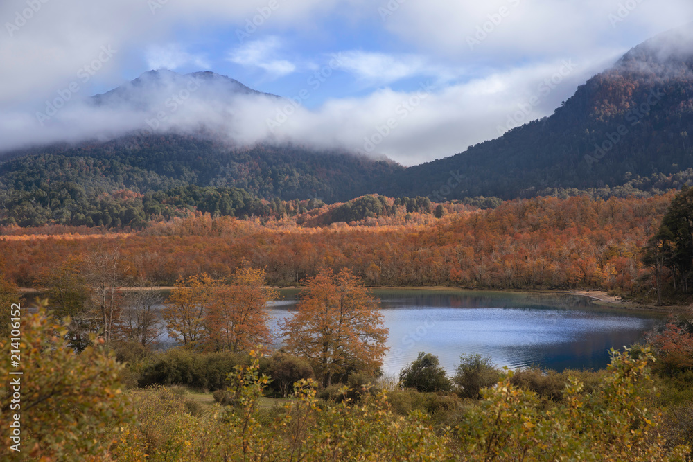 Lago Villarino ubicado en el parque Nacional Nahuel Huapi, Neuquen, Argentina. Lago Villarino ubicado en el parque Nacional Nahuel Huapi, Neuquen, Argentina.
