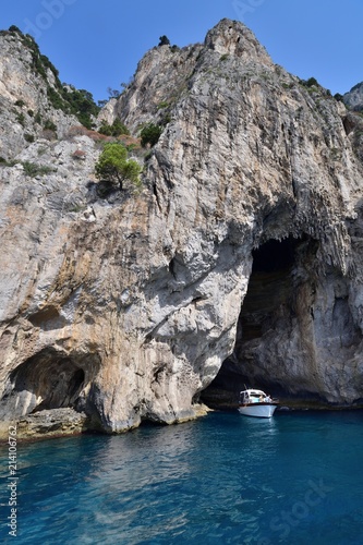 Cari - Isola di Capri - La Grotta Rosa - Napoli - Campania - Italia