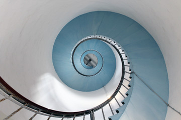Fotobehang Trappen Spiraaltrap binnen vuurtoren omhoog  © Elizaveta Isianova