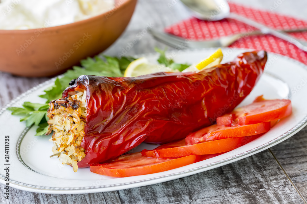Stuffed peppers with olive oil (Turkish foods; biber dolma) Stuffed peppers with olive oil (Turkish foods; biber dolma)