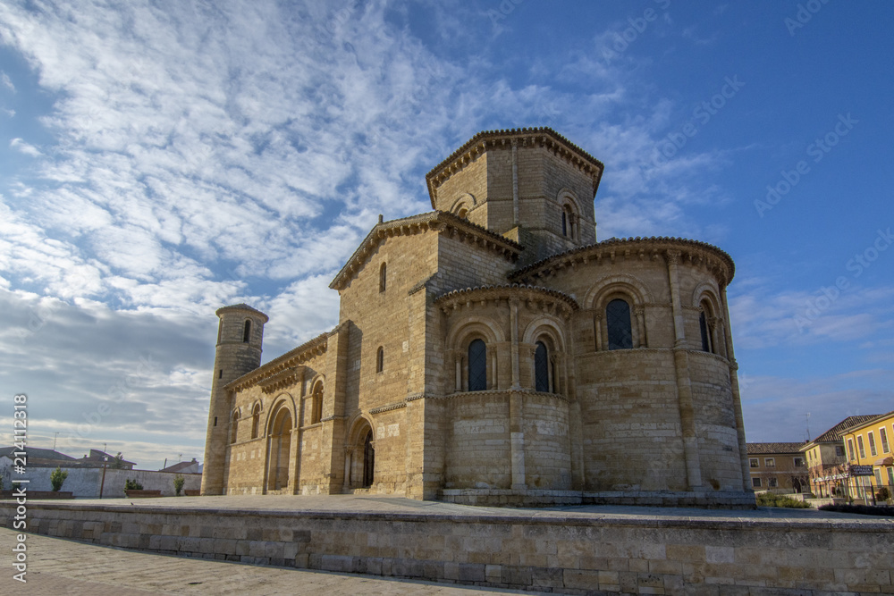 Iglesia románica de Fromista en el camino de   Santiago Palencia