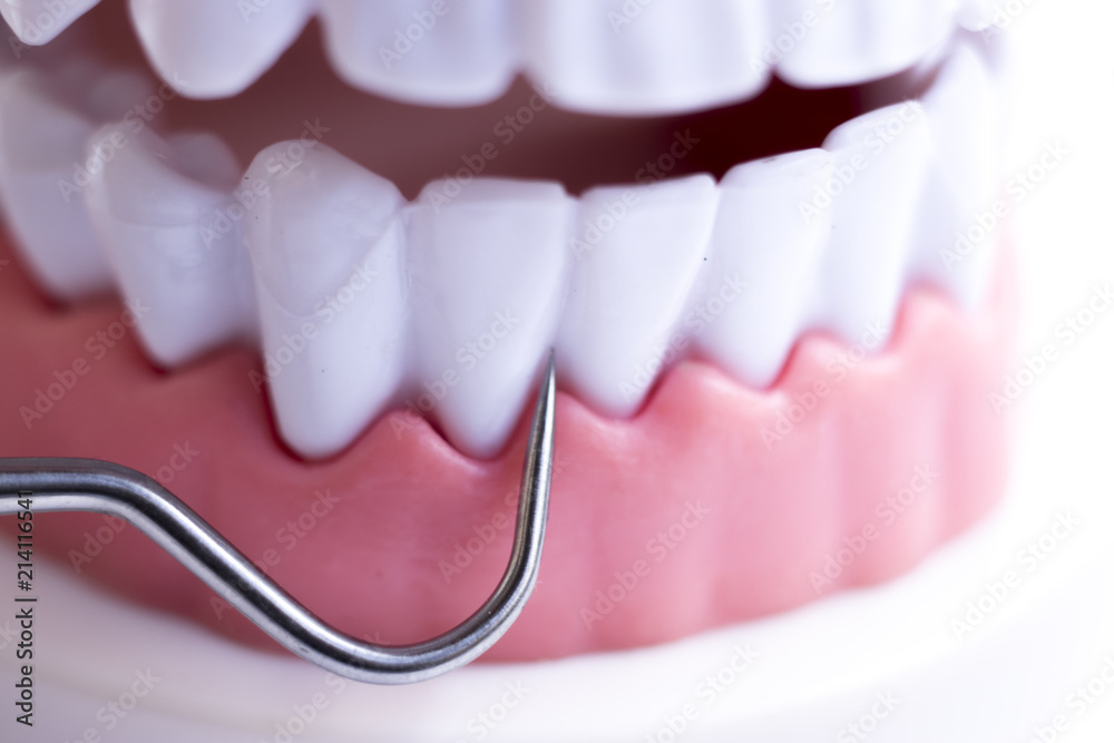 Obraz premium Dentist cleaning teeth