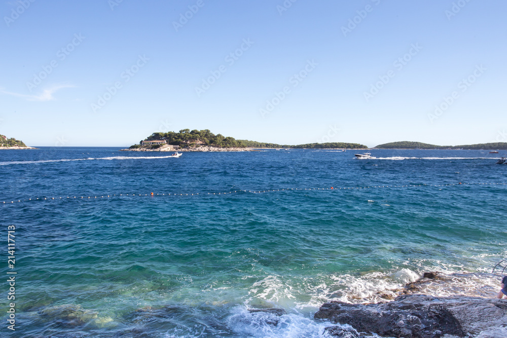 Fototapeta premium Wybrzeże miasta Hvar, Chorwacja