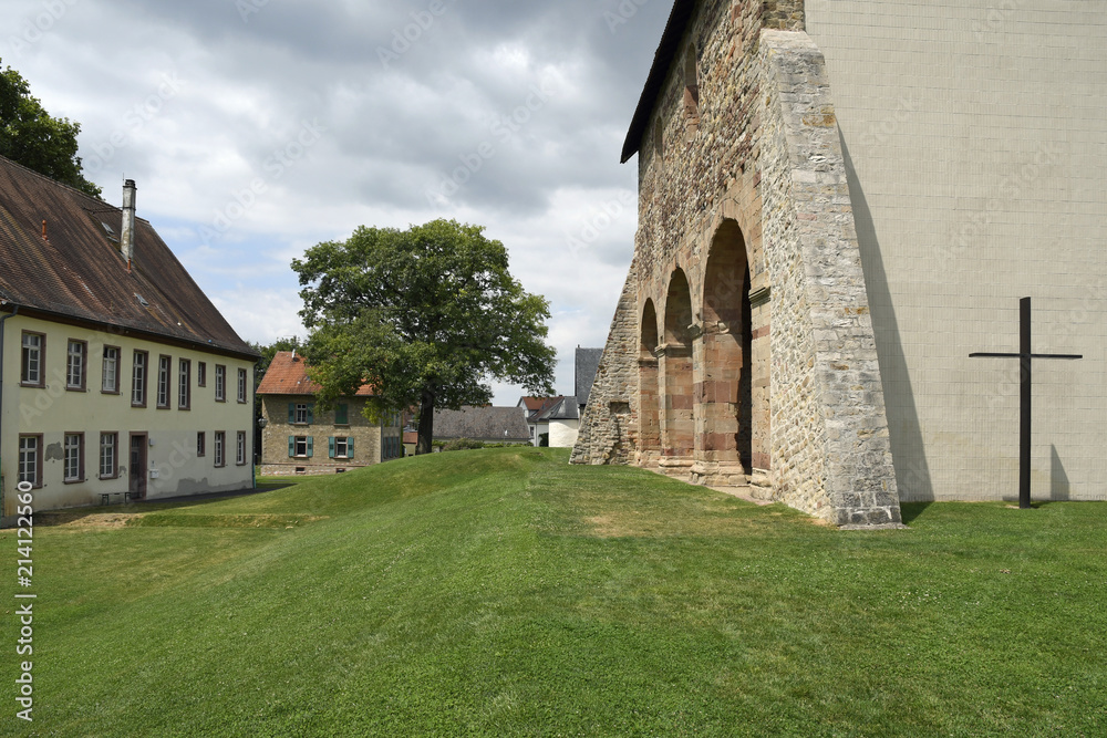 profanbauten und kirchenfragmente in unesco welterbe kloster lorsch