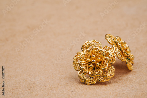 Golden flowers earrings 