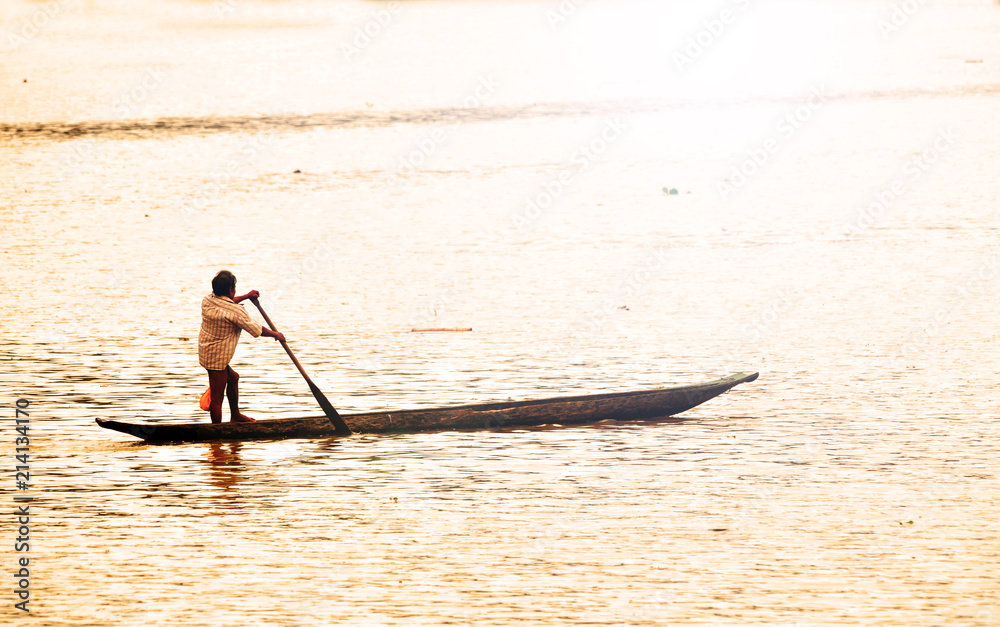 Naklejka premium Embera Indian rowing his canoe across the Chagres river in Panama