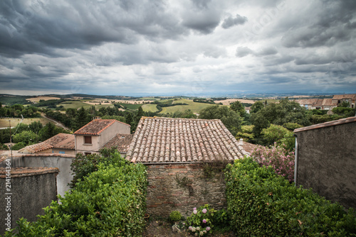 Panoramique plaine et maison du sud de la France photo