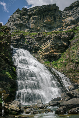 Fototapeta Naklejka Na Ścianę i Meble -  Horse tail waterfall in Ordesa y Monte Perdido National Park
