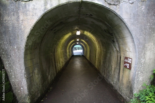 トンネル, 建築, 古い, あばたのある, 光, いたずら好きな, ビル, 回廊, 壁, チャーチ, 地下, 煉瓦, カストレ, 暗い, アビー, シティ, 古代の, 司教座教会, 通り, 旅行, いたずら好きな, 長い, 一節, 歴史的に重要な