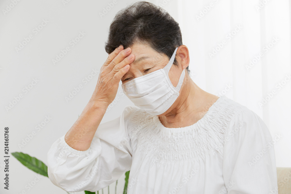 女性 お年寄り 頭痛 女性 お年寄り 頭痛