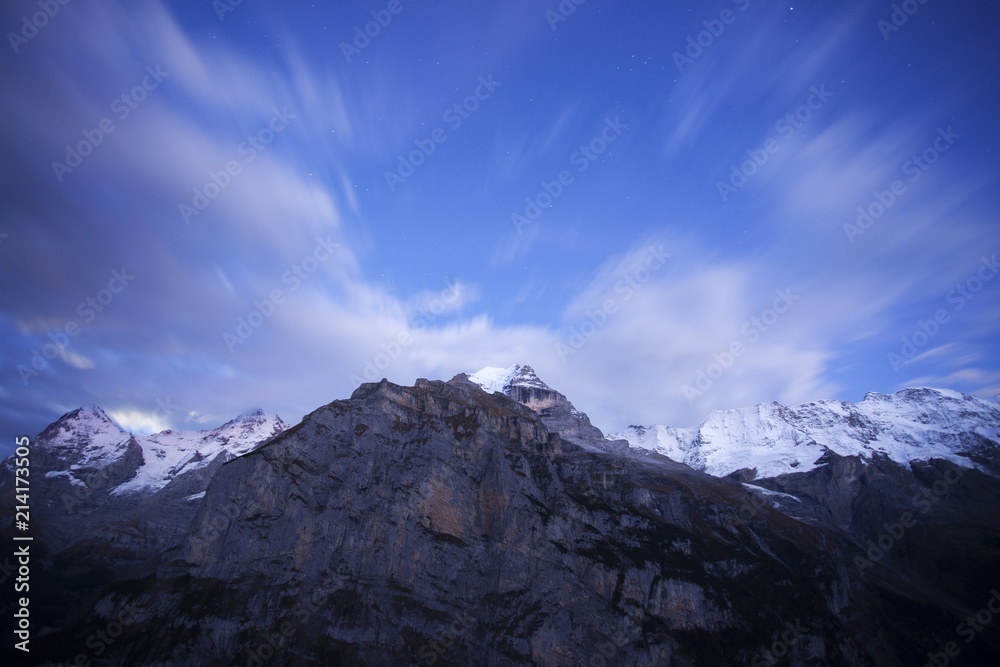 Obraz premium Flowing Clouds over Jungfrau, Murren, Switzerland