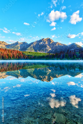 Fototapeta Naklejka Na Ścianę i Meble -  Sunrise Over Patricia Lake in Jasper National Park