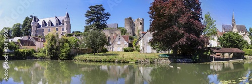 Montrésor. Le château et la collégiale Saint-Jean-Baptiste vus des rives de l'Indrois. Indre-et-Loire. Pays de Loire photo