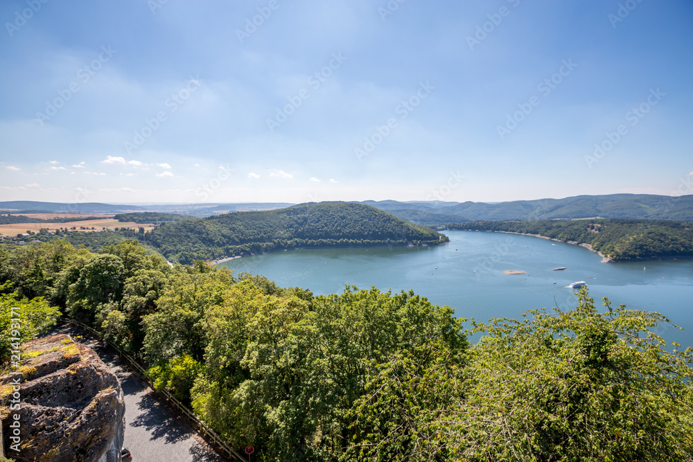 Fototapeta premium Der Edersee an einem Sommermorgen
