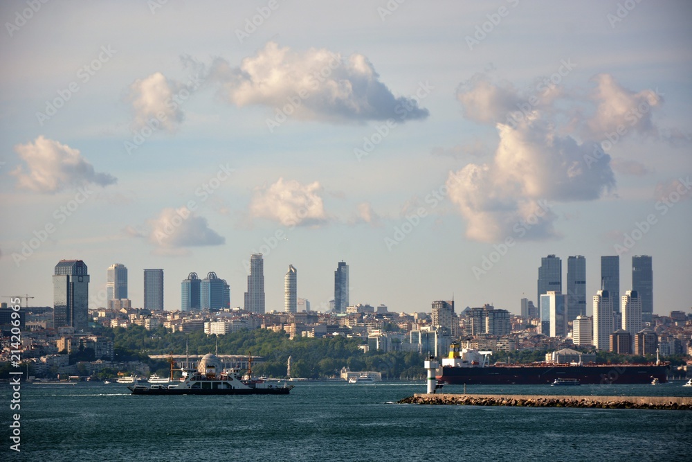 Fototapeta premium Istanbul cloudscape on a sunny day