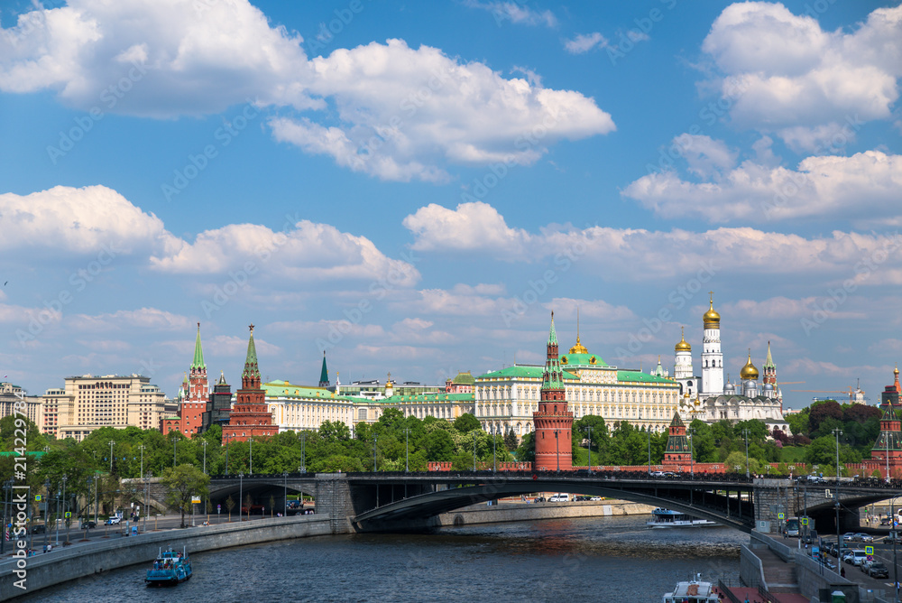 Panoramic view of the Moscow river and Kremlin
