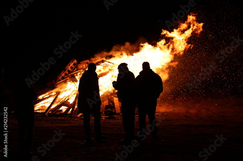 People gathered around a bonfire © Jack